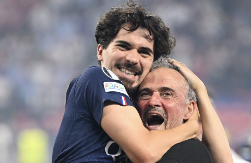 Vitinha hugging Luis Enrique after PSG won the 2025:26 champions league - Photo Credit : Fabrizio Romano, X