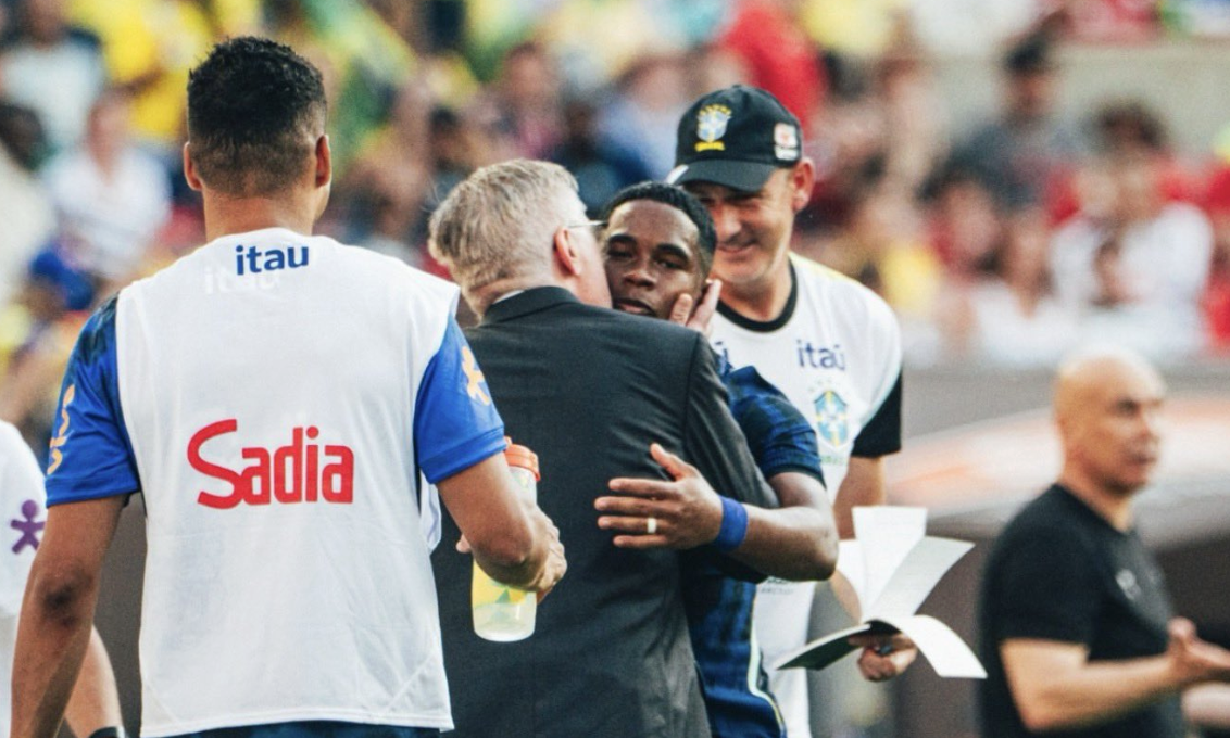 Endrick and Carlo Ancelotti hugging - Photo Credit : Fabrizo Romano, X