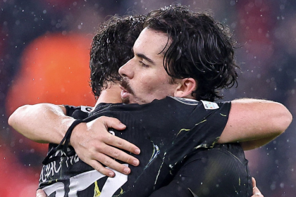 Vitinha and João Neves hugging - Photo Credit : Fabrizio Romano, X