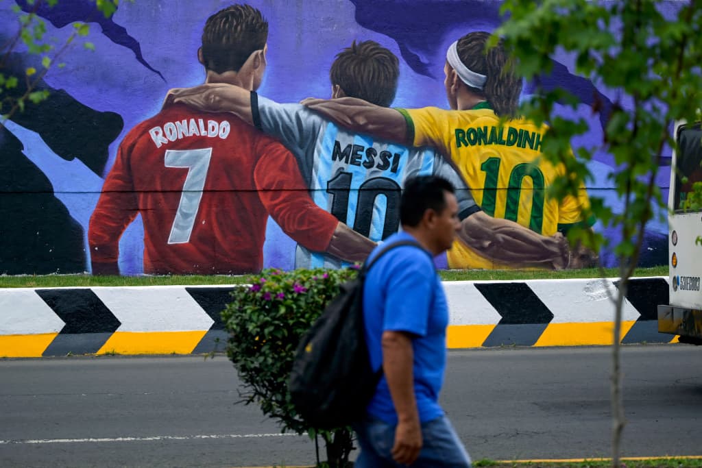 The artwork, created entirely with brushes and acrylic paint by a team of Mexican artists (Photo credit: FIFA media)