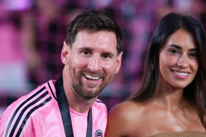 Lionel Messi and his Wife, Antonela Roccuzzo - Photo Credit : Yahoo