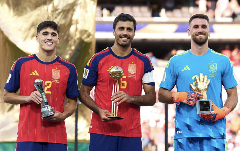 Pau Cubarsi wining the Young Player Award, Rodri winning Golden Ball & Unai Simon winning the Golden Glove - Photo Credit : FIFA, X