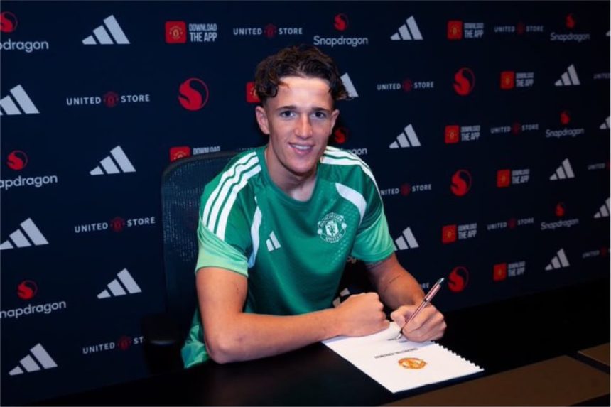 Manchester United Sign Goalkeeper Kit Margetson (Photo credit: Manchester United media)