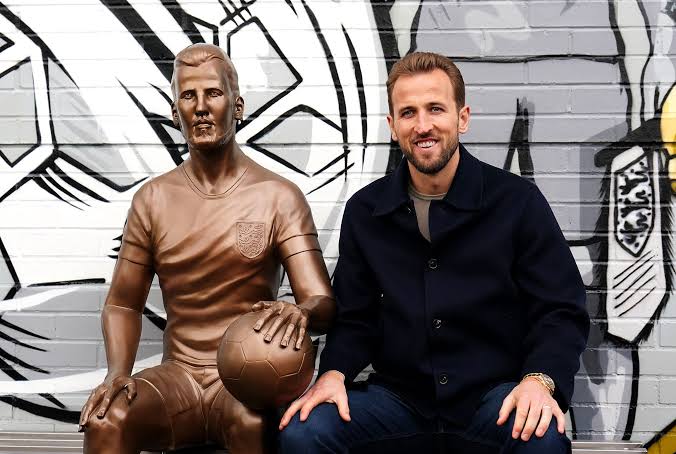 Harry Kane and Statue (Photo Credit: Harry Kane via X)
