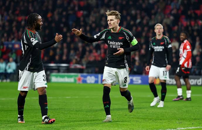 Arsenal Thrash PSV