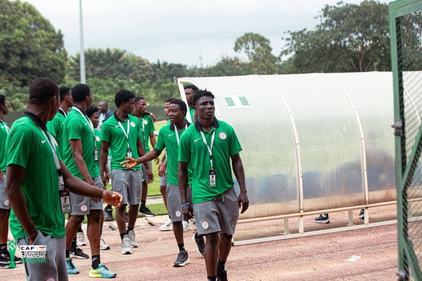 Flying Eagles Arrive at Lycée Scientifique Ahead of Burkina Faso Clash - Photo Credit : Softfootball Media
