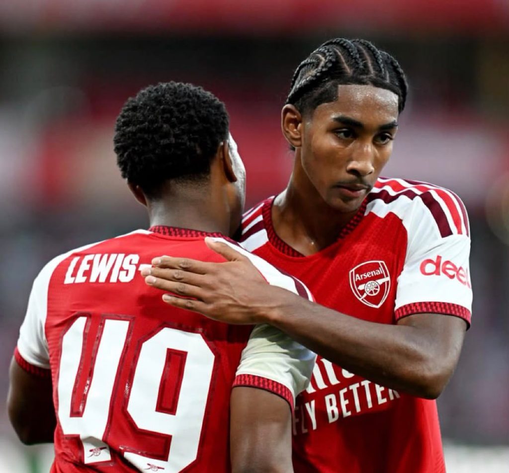 Arsenal players (Photo credit: Arsenal media)