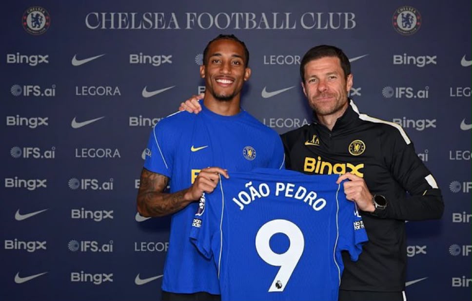 Joao Pedro and Xabi Alonso (Photo credit: Chelsea media)