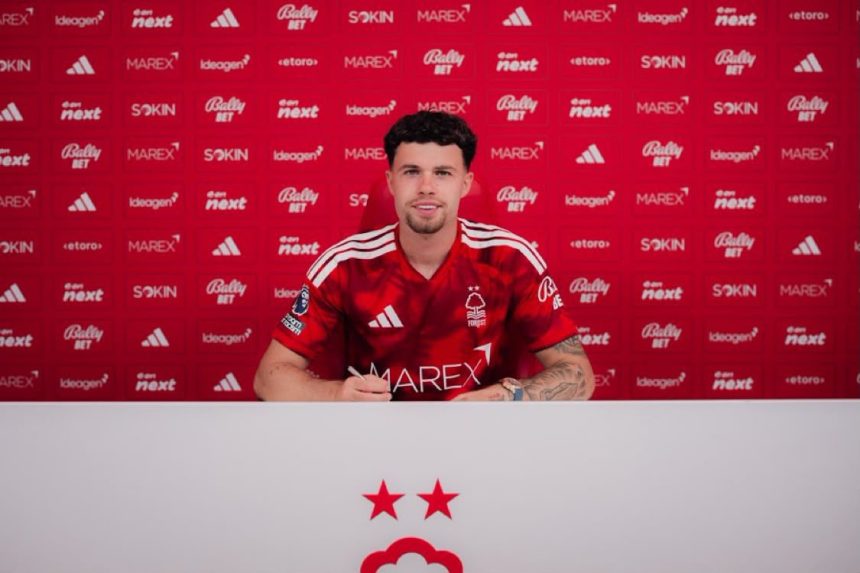 Neco Williams has signed a new Nottingham Forest contract (Photo credit: Nottingham forest media)