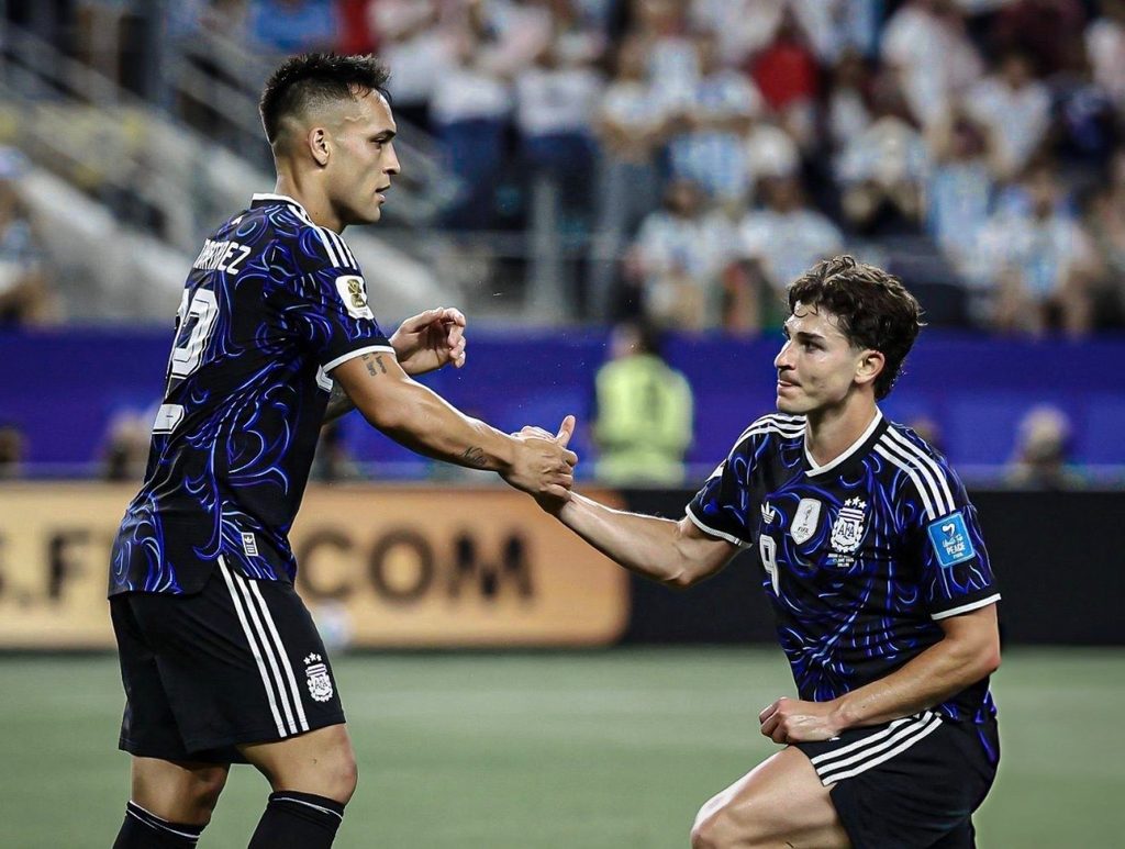 Lautaro Martínez Sends Support to Julián Álvarez Amid Atlético Madrid Uncertainty. (photo credit: fabrizio x)