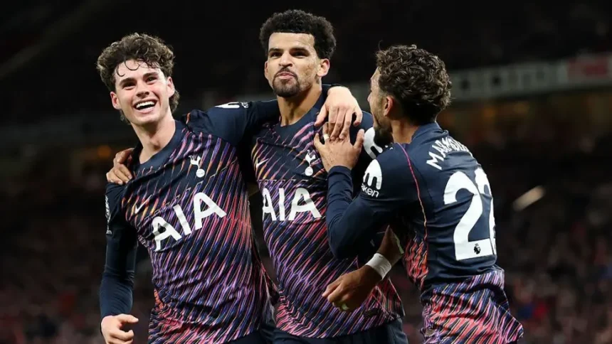 Solanke Strikes Late as Tottenham Hold Man United to 1-1 Draw.(photo credit: sofascore media)