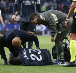 Real Madrid's Ferland Mendy receives medical attention (Photo credit: