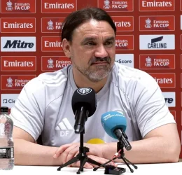 Daniel Farke press conference. (photo credit: leeds united media)