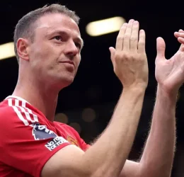 jonny evan. (photo credit: mirror media)