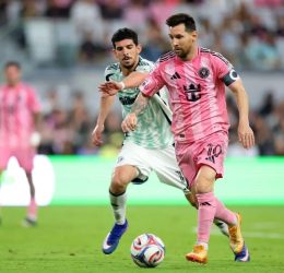 Messi against New England (photo creidt: info nasional media)