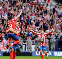 Atletico Madrid's Alexander Sorloth celebrates scoring their third goal with Julian Alvarez - Photo Credit : REUTERS