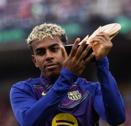 Lamine Yamal celebrates Kopa Trophies (Photo Credit: Barcelona via X)