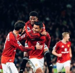 Casemiro and Bruno with teammates (Photo Credit: United via X)