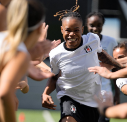 Glory Ogbonna Receives Special Guard of Honour on Her Second Return to Beşiktaş - Photo Credit : Beşiktaş, X