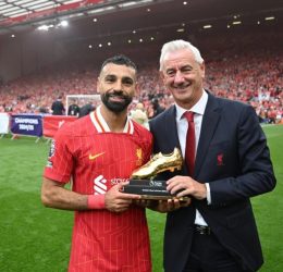 Mohamed Salah receives golden boot award. (Photo Credit: Liverpool Media).