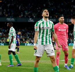 Real Betis' Marc Bartra celebrates after the match - Photo Credit : REUTERS