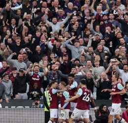 West Ham United's Jarrod Bowen celebrates scoring their second goal with teammates - Photo Credit : REUTERS