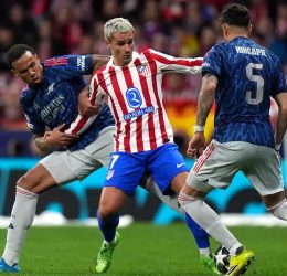 Griezmann vs Arsenal players (Photo credit: AFP)